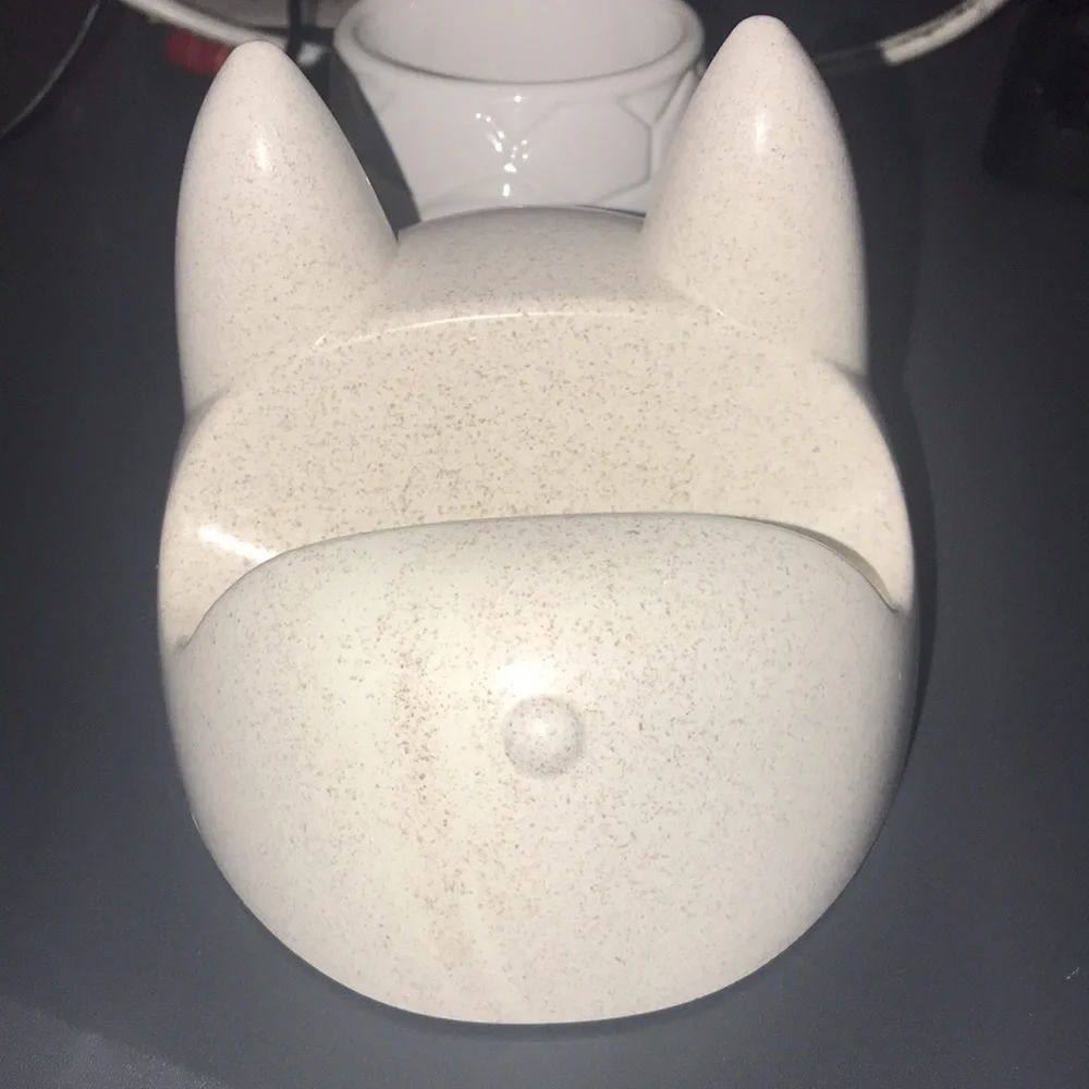 NWT Kitty Cat Lid Holder in White color